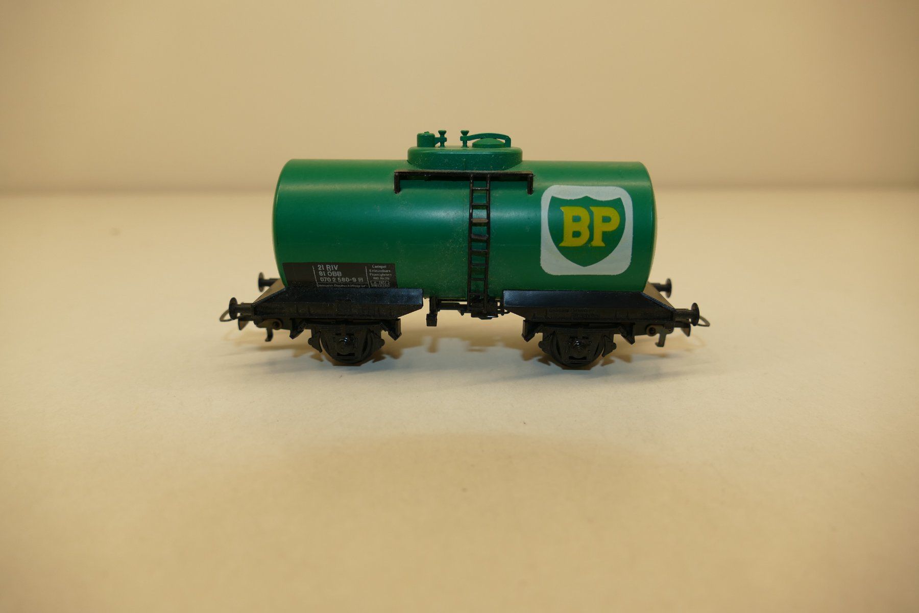 Kleinbahn Modelleisenbahnen: Kleinbahn H0: ÖBB Kesselwagen BP – Gebraucht aus Niederhasli von rail-duerst 2