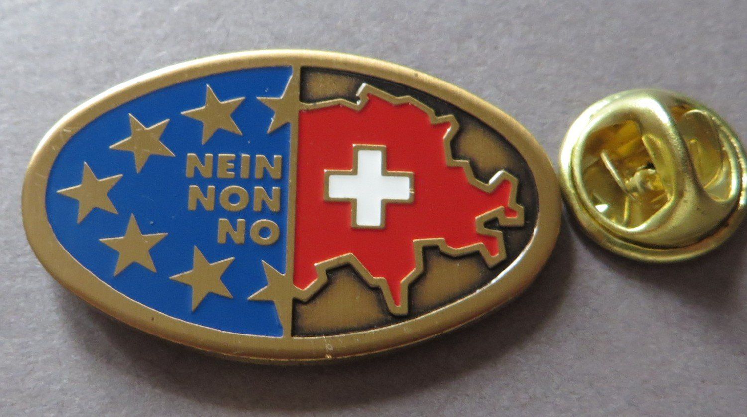 Plaketten & Abzeichen: PIN, SCHWEIZ EU NEIN – Gebraucht aus Neuhausen von luckimucki