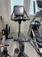 verschiedene Kraftgeräte Fitnessgeräte Life Fitness