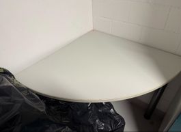Ecktisch, ideal für kleine Räume - jetzt günstig sichern!