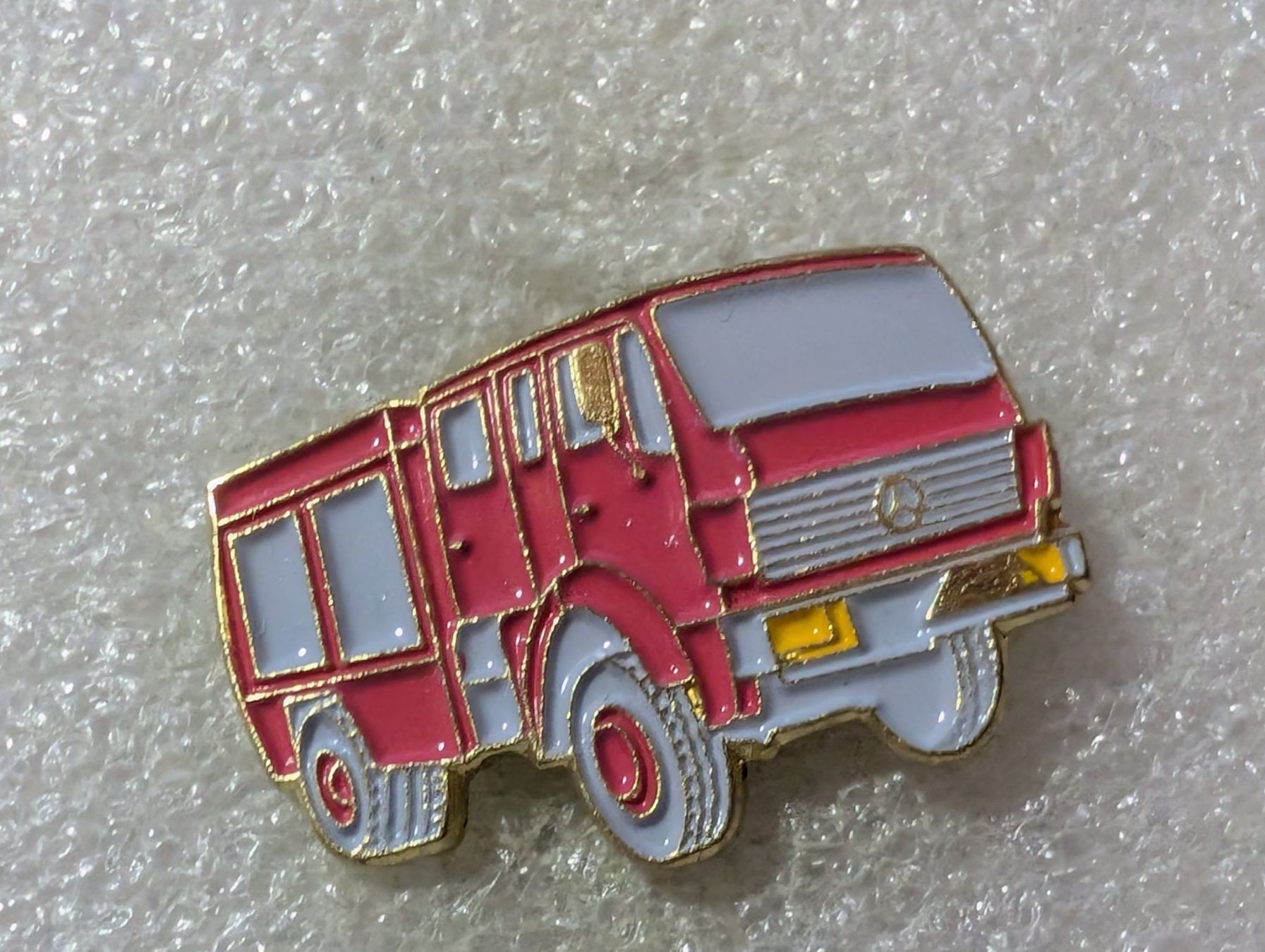 Placchette & Badge: Ansteckpin 108: Feuerwehrauto – Usato da Oppligen venduto da Pin-Fall-Shop