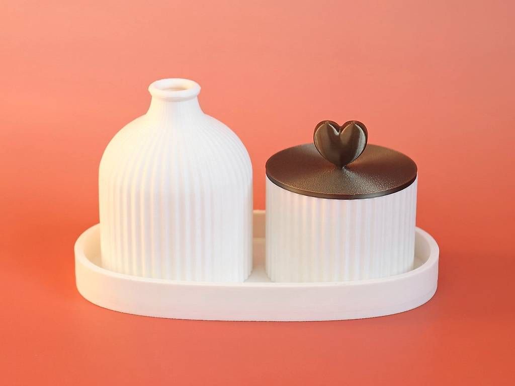 Vasen & Gefässe: Ensemble Rangement Élégant  Vase Blanc & Plateau Bijoux – Gebraucht aus Le Landeron von Alpira3D