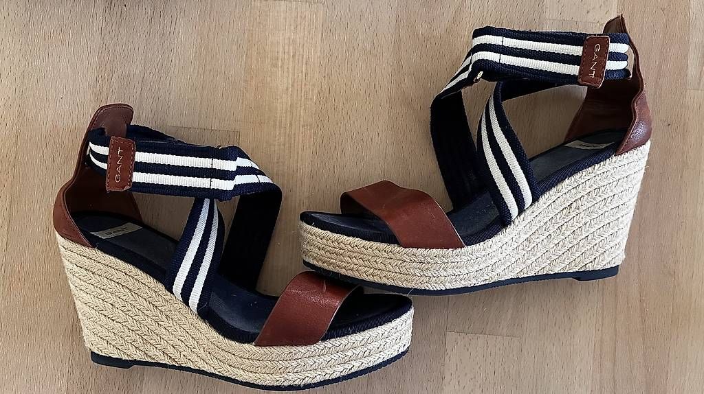 Scarpe da donna: GANT Keilsandaletten Gr. 38 – Usato da Liestal venduto da Schatzsucher90
