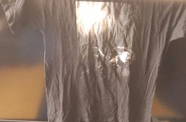 Schwarzes T-Shirt mit Druck, Grösse L, ideal für den Sommer!