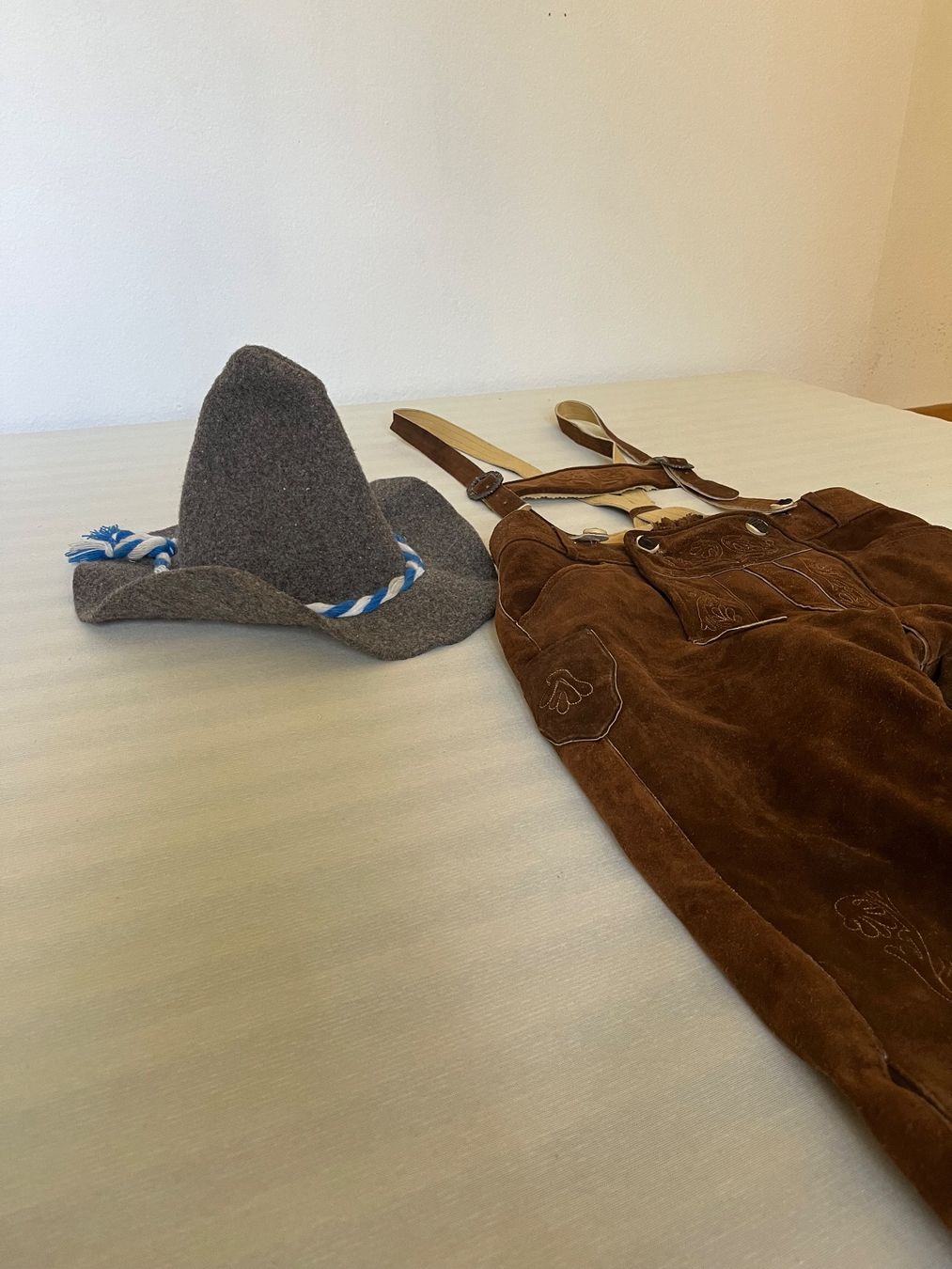 Pantaloni: Lederhose – Usato da Zürich venduto da MauriceGrunder 1