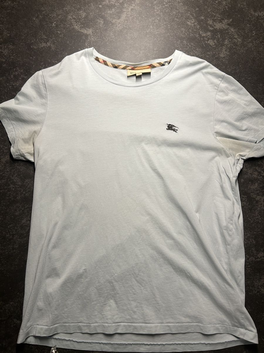 Burberry T-shirt: Originales Burberry T-Shirt – Usato da Solothurn venduto da seanru17