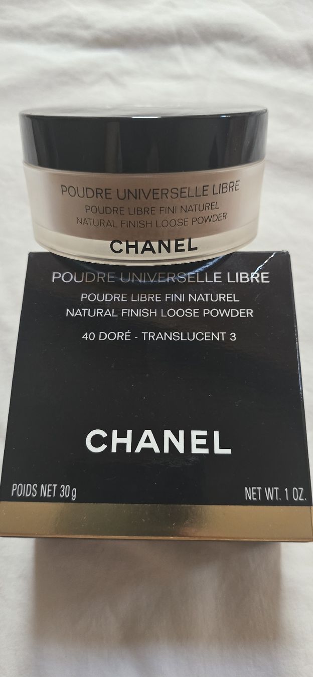 Chanel Make-up: Poudre universelle libre Chanel 40 Doré Translucent 3 – Neu und originalverpackt aus Martigny von zin_y9tt 1