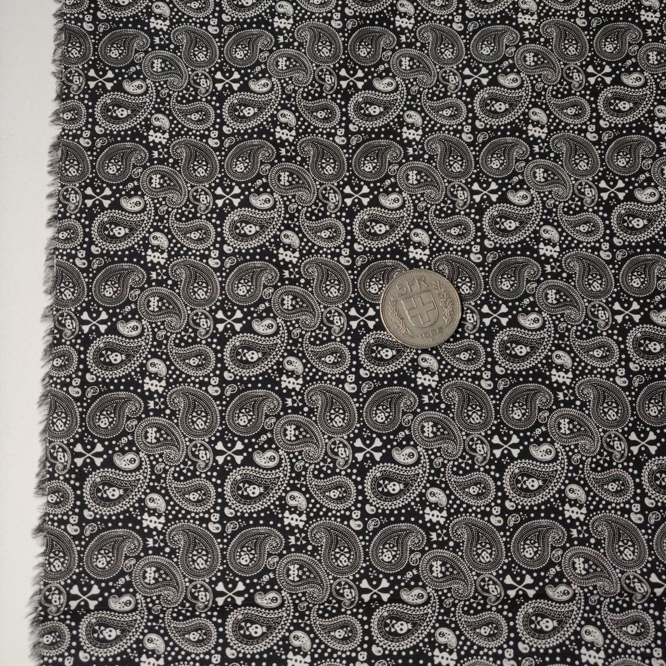 Tessuti: Ital. Designer Baumwolle Elastan 1.65x1.50m Paisley Skull – Nuovo (secondo la descrizione) da Lufingen venduto da Voyager7 5