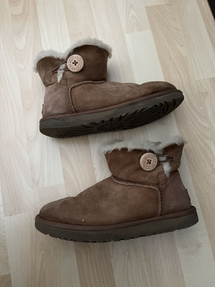 Ugg Chaussures femmes: UGG Bailey Button Boots brown leather size EU 39 used – D'occasion à Emmenbrücke par vic_nx9v 2