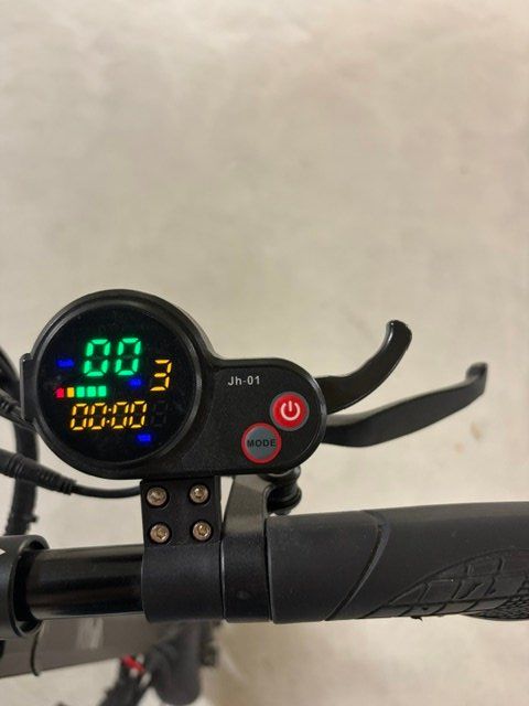 Scooter: E-Scooter Vmax R25 schwarz Gebraucht – Usato da Wil SG venduto da PUMA039 4