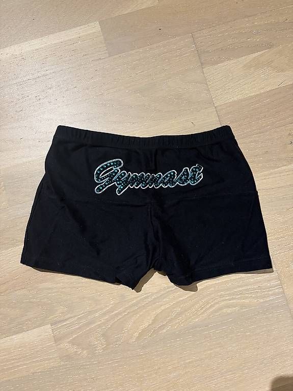 Pantaloni: Gymast shorts – Nuovo (secondo la descrizione) da Schüpfen venduto da ani_gj8r