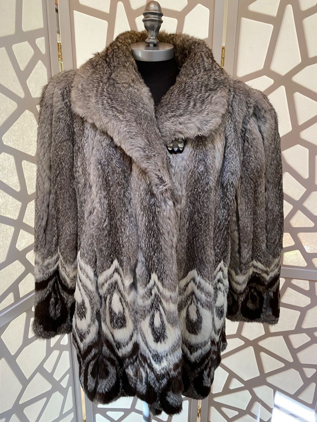 Mäntel: Beautiful vintage fur coat. M – Gebraucht aus Grund b. Gstaad von PlageNeige