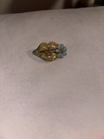 Vintage Brosche Mund mit blauer Blume