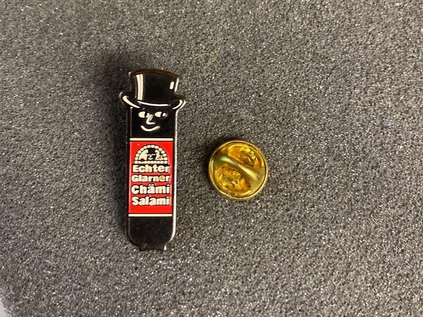 Placchette & Badge: PIN'S - ECHTER GLARNER CHÄMI SALAMI – Usato da Le Brassus venduto da cinema13