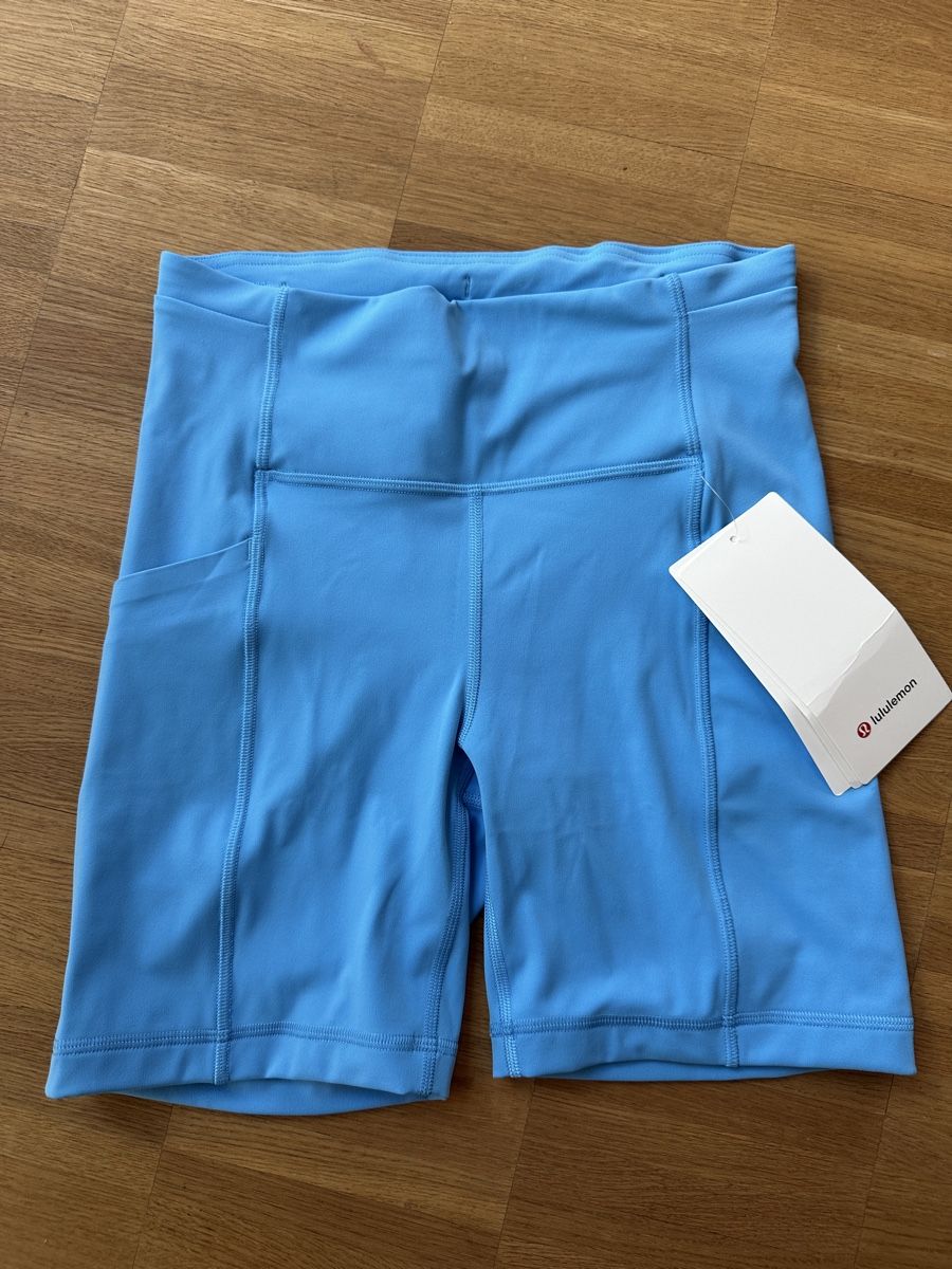 Lululemon Leggings: NEW Lululemon Shorts – Neuf avec emballage d'origine à Zürich par Laui91