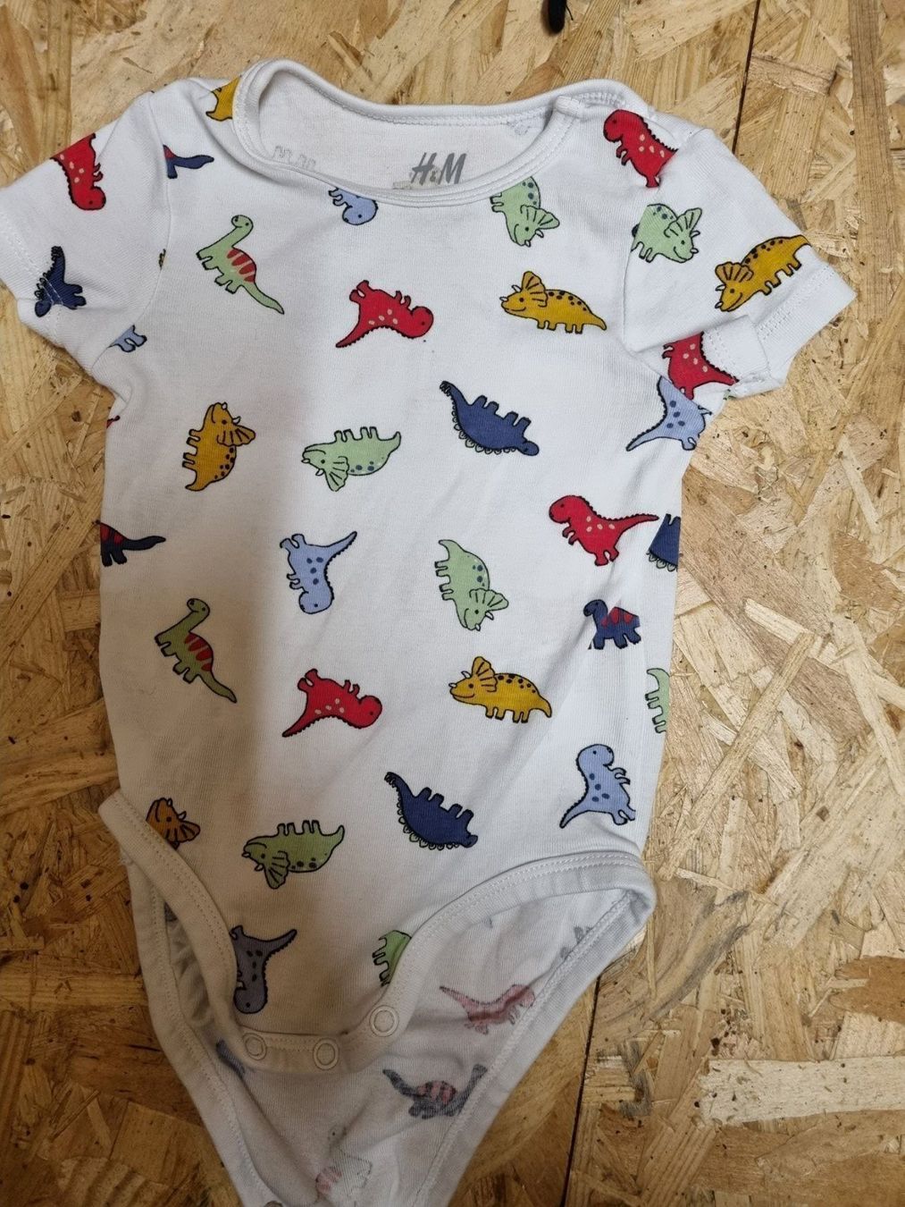 Unterwäsche: H&M Baby Body Dinosaurier 74 – Neu (gemäss Beschreibung) aus Berg TG von lisboa.sky