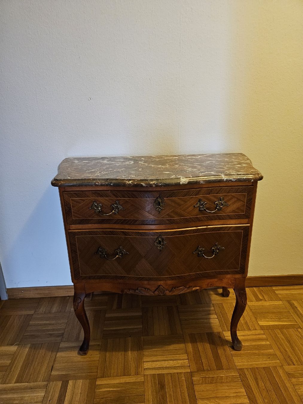 Cassettiere: Louis XV Stil Komode mit Marmorplatte – Usato da Rickenbach b. Wil venduto da nic_8ljr