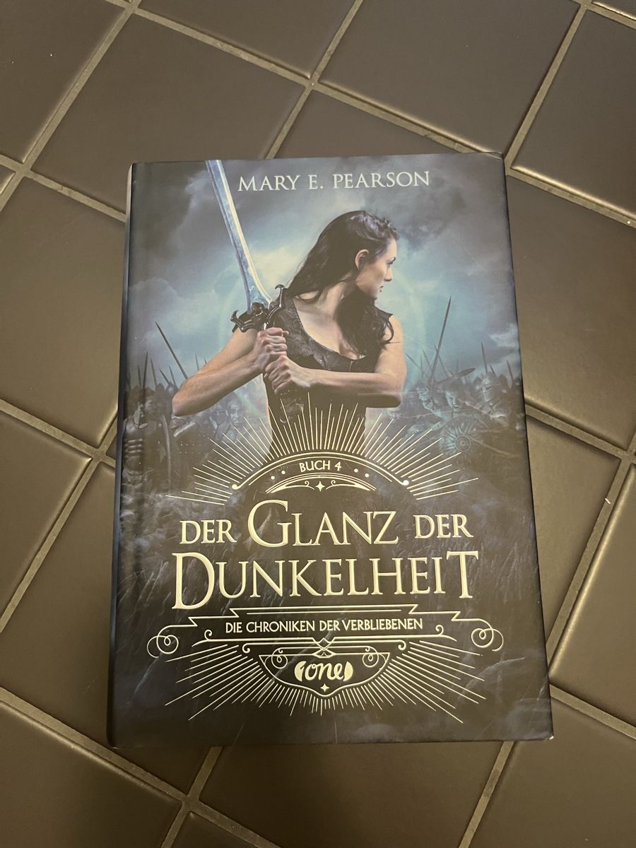 Libri: Der Glanz der Dunkelheit von Mary E. Pearson  – Usato da Dallenwil venduto da vani_lia
