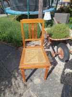 Alter Stuhl mit geflecht