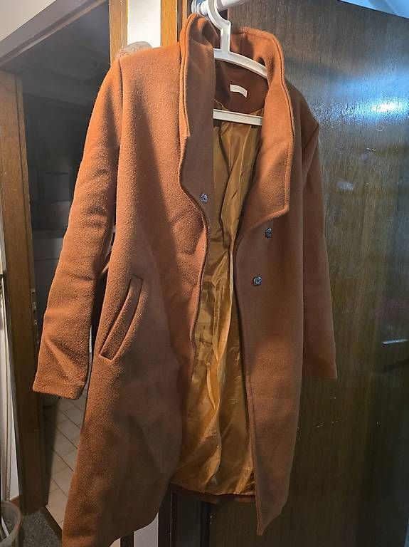 Cappotti: Manteau chaud femme – Usato da Lausanne venduto da yannaroundtheworld
