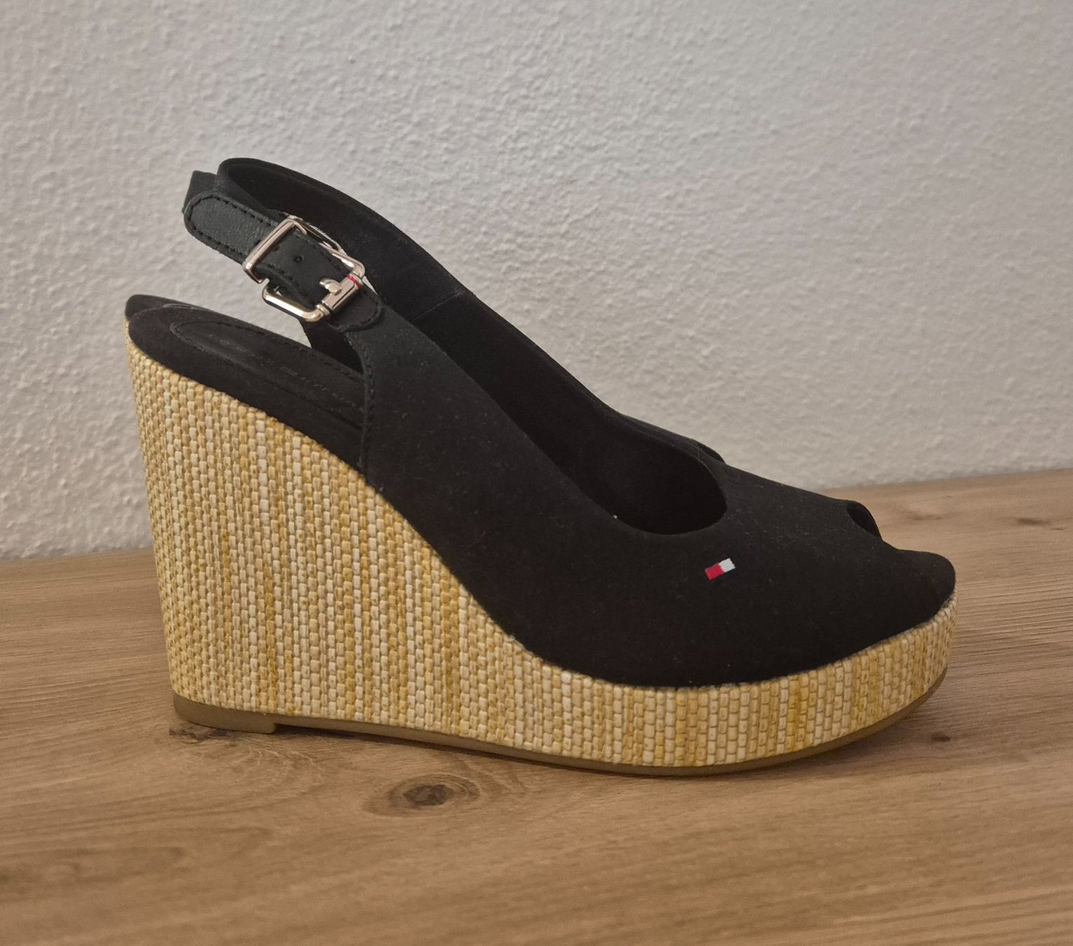 Tommy Hilfiger Damenschuhe: TOMMY HILFIGER Sandale – Gebraucht aus Mellingen von Loewe2006