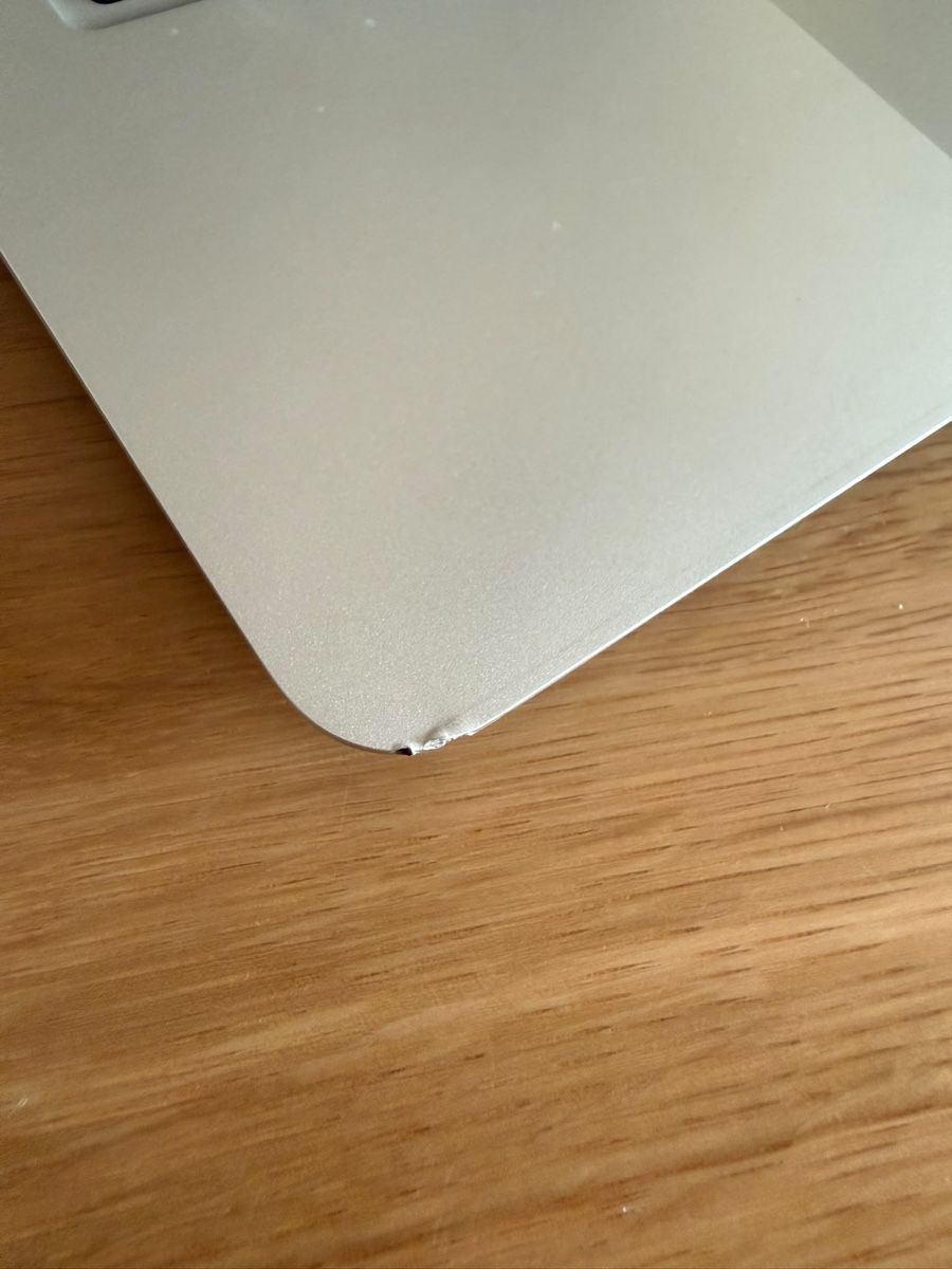 Apple PC: MacBook Air 13", 2015, Intel Core i5, 8 Go RAM, 121 Go SSD – Usato da Porrentruy venduto da Margaux1997 2