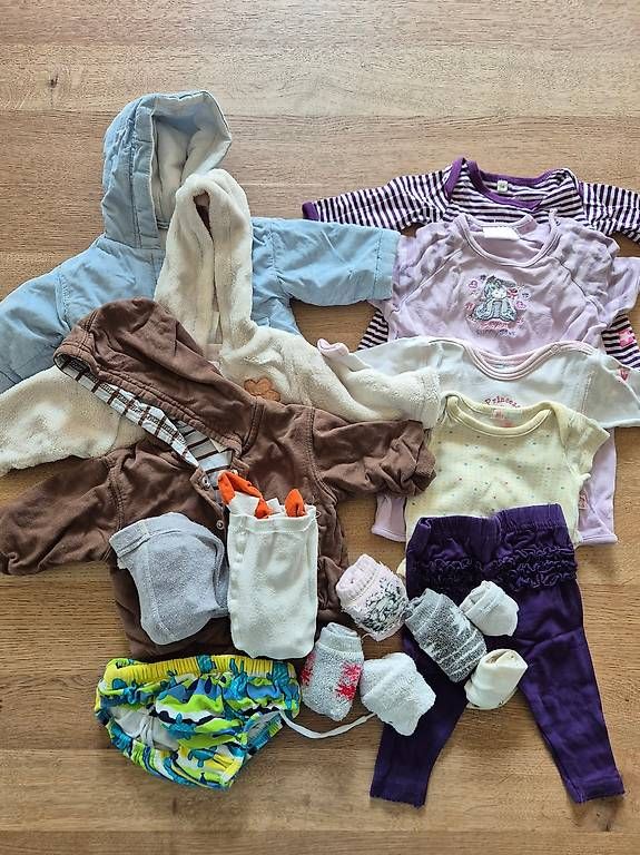 Lotti & Set di vestiti: 10-teiliges Set Grösse 50/56 – Usato da Marthalen venduto da momoka80