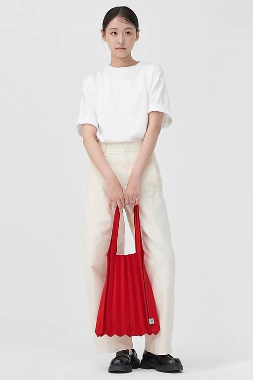Borse da donna: Schultertasche im Plissee-Look – Nuovo e nell'imballaggio originale da Zürich venduto da kar_b6fj 1