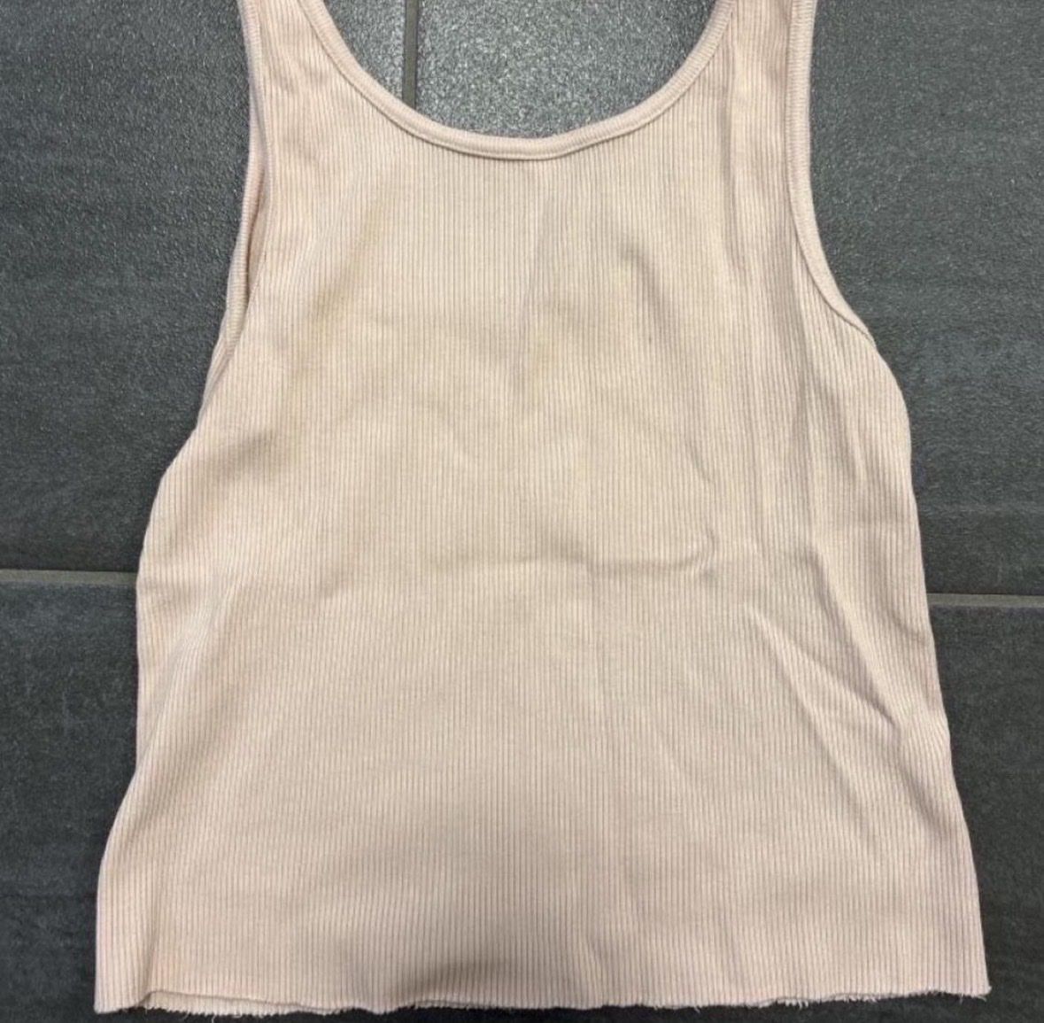 Brandy Melville Top: Brandy Melville Ribbed Top – Usato da Rümlang venduto da svent 3