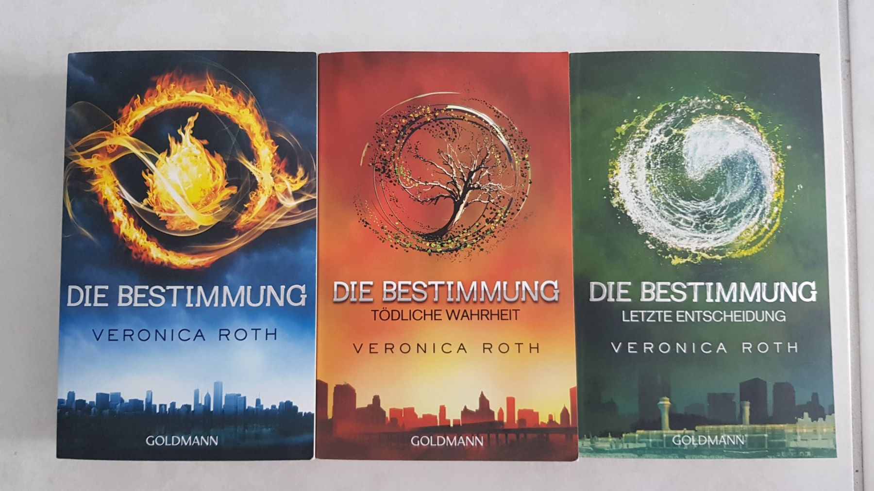 Bücher: Die Bestimmung Trilogie von Veronica Roth – Gebraucht aus Kappel SO von SebsPlants