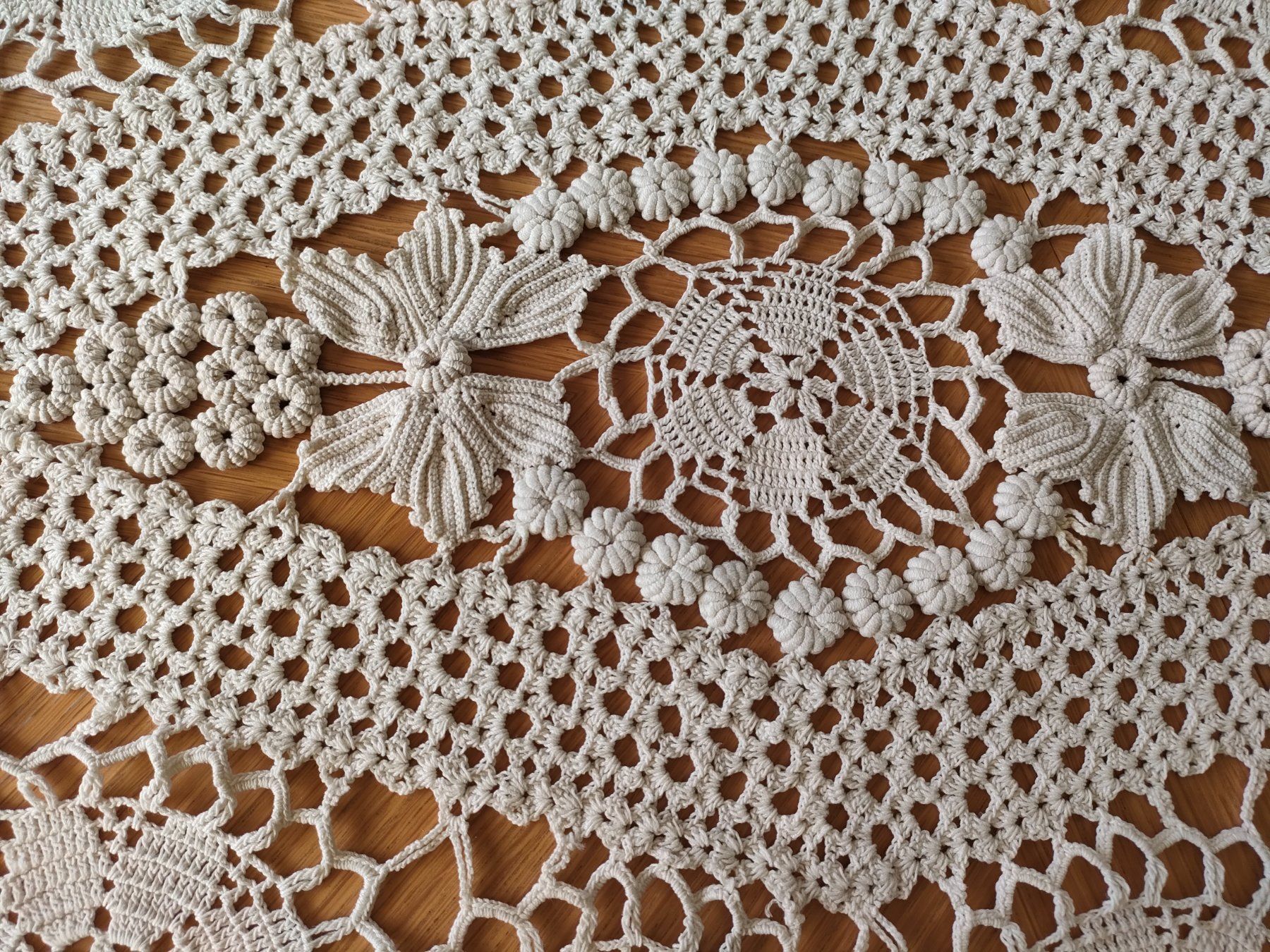 Coperte: Tischdecke gehäckelt – Usato da Brugg AG venduto da Mashaba 5