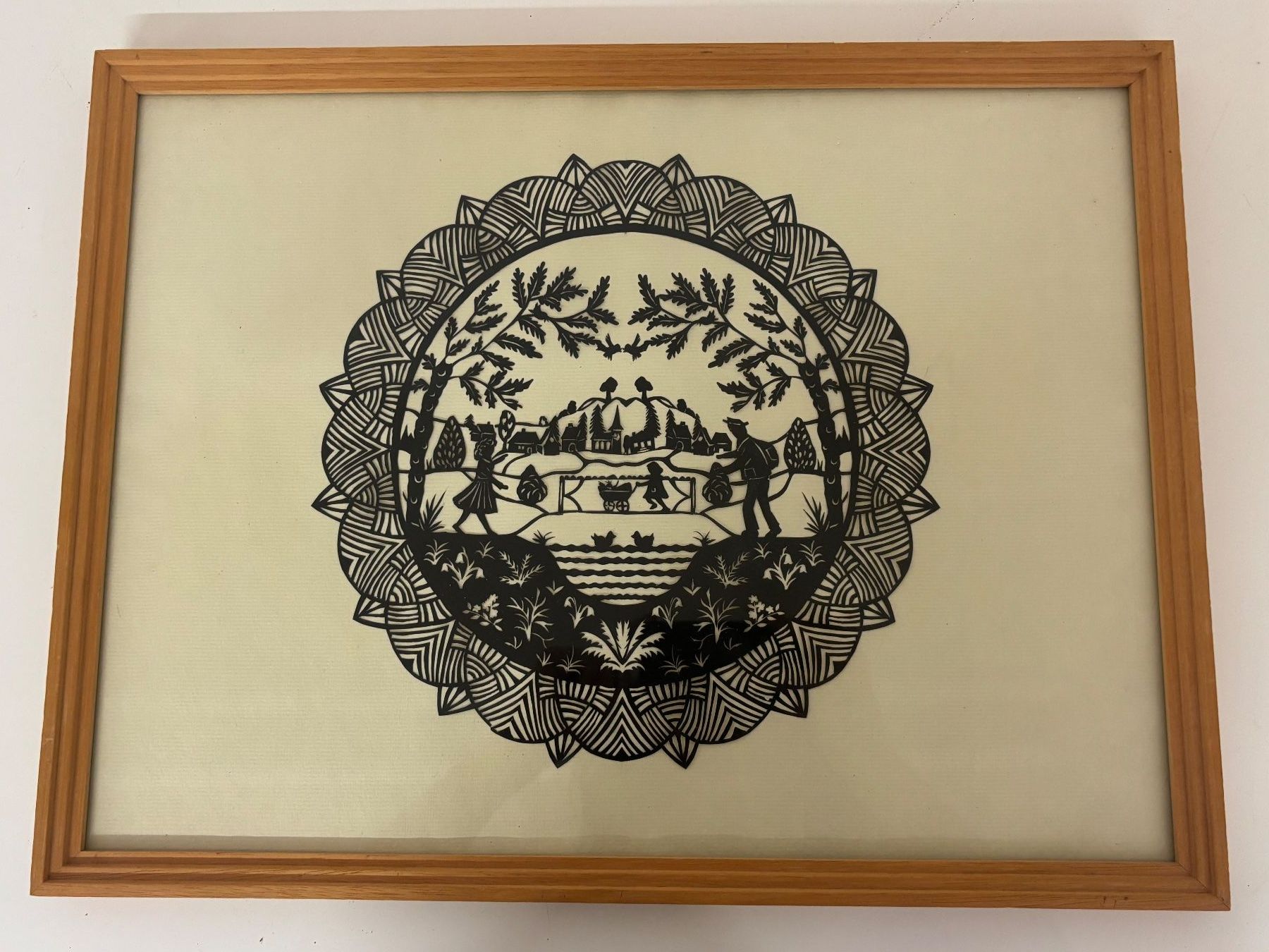 Grafiken & Lithographien: Gerahmter Scherenschnitt Dorflandschaft – Gebraucht aus Wettingen von Wendemarket