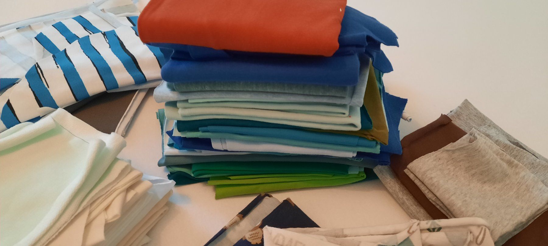 Stoffe: Stoffreste Packet, diverse Farben, Materialien und Muster – Neu (gemäss Beschreibung) aus Uetendorf von Neidem 3