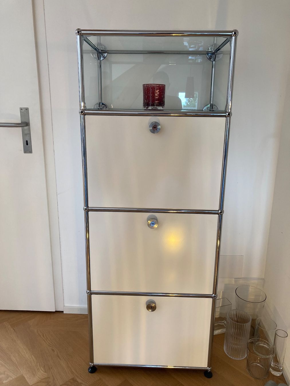 USM Regale: REGAL MIT GLASAUFSATZ, USM – Gebraucht aus Edlibach von SELECTION-26 1