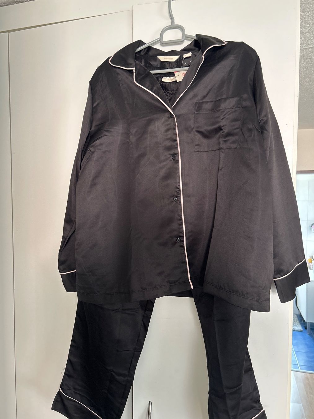 Négligés & Pyjamas: Pyjama schwarz Grösse M mit Etikett – Neuf avec emballage d'origine à Buttisholz par allule13