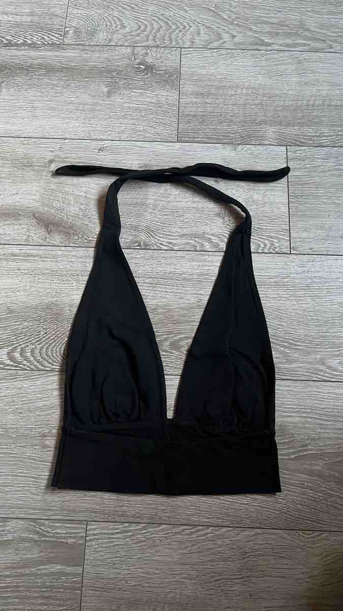 Tops: Haut noir style dos nu – Neuf (Voir description) à Le Locle par Ophelie.hugy 1