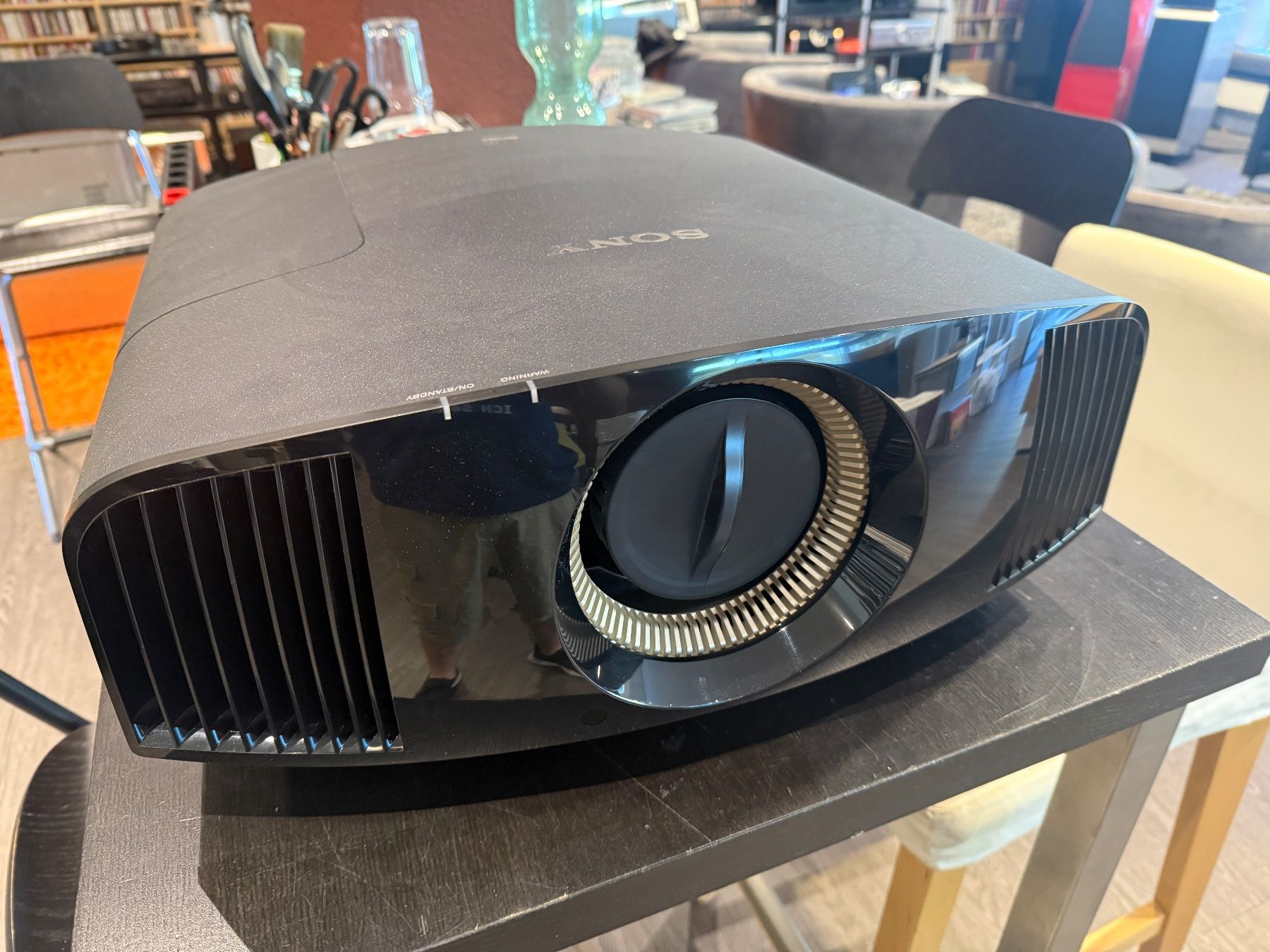Sony Proiettori: Sony Beamer VPL VW 320 – Usato da dietlikon venduto da avspalinger