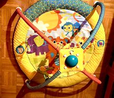 Krabbeldecke mit spielbogen