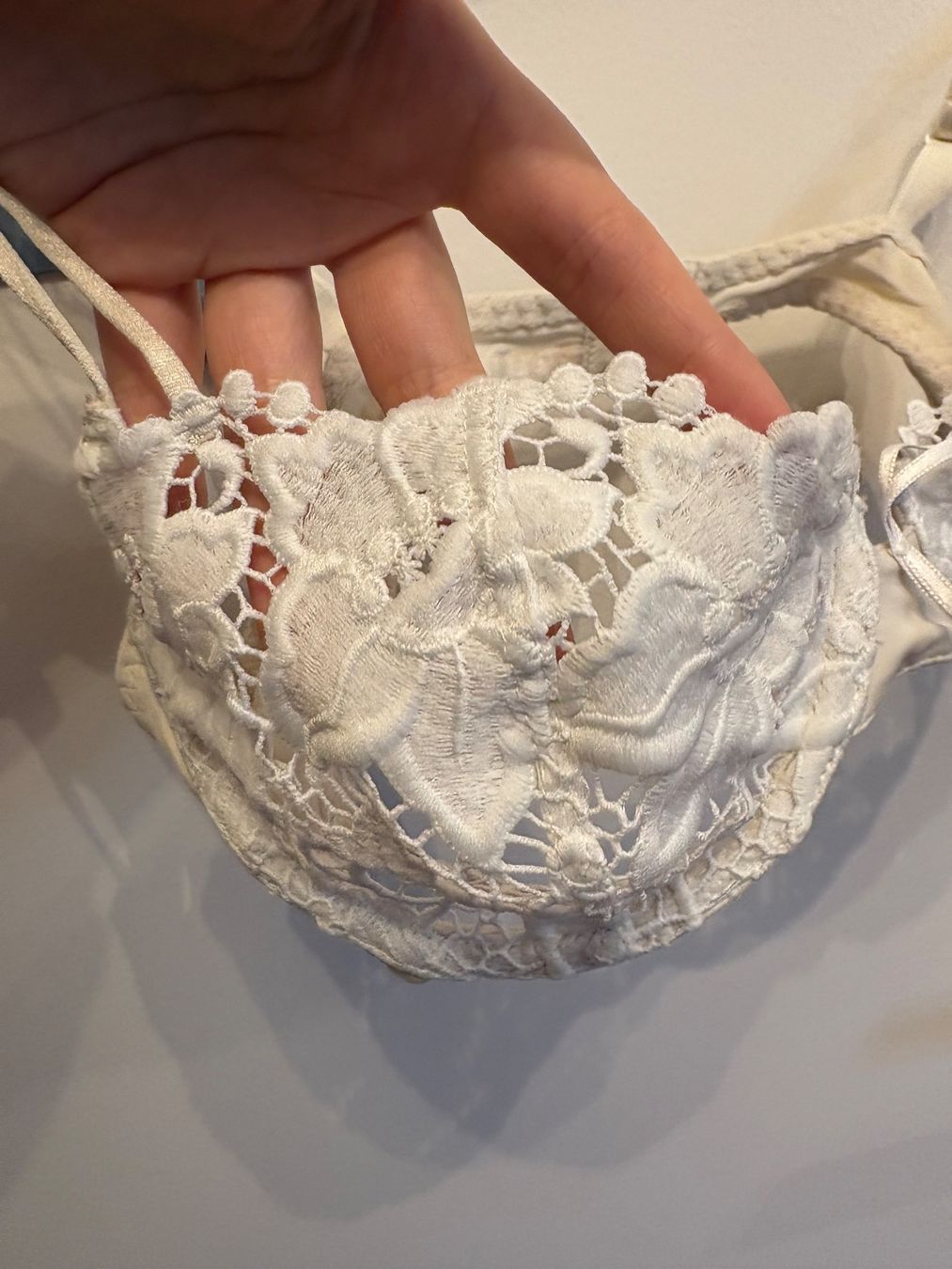 Autres dessous: Soutien-gorge blanc dentelle – D'occasion à Lausanne par milou201619 2