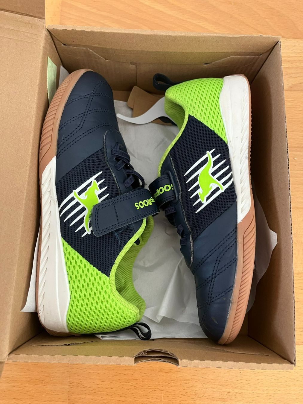 Schuhe für Jungen: KangaROOS Hallenschuhe Jungen Grösse 35 – Gebraucht aus Muttenz von Juvenile33 7