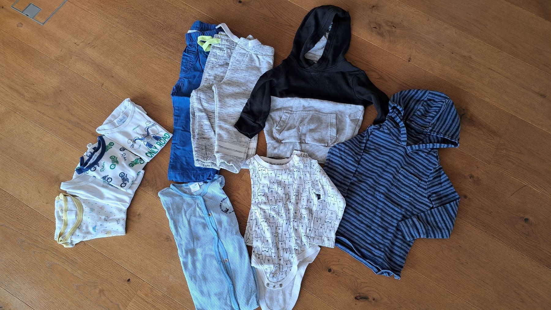 Lotti & Set di vestiti: Kleiderpaket Junge Gr. 86 – Usato da Mauren venduto da juma0001