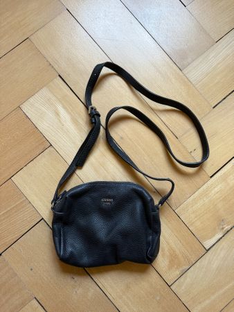 GUESS - Umhängetasche schwarz klein