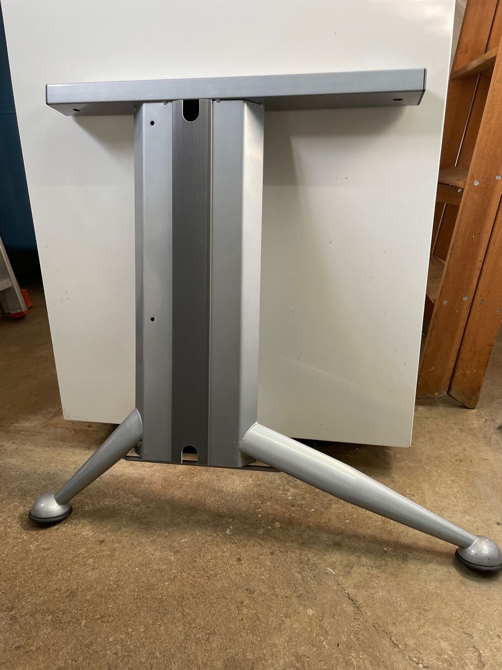 Autre mobilier: Schreibtischbeine – D'occasion à Ebmatingen par top-zuerich