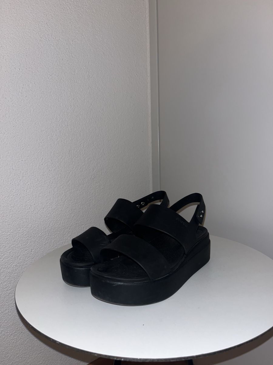 Crocs Scarpe da donna: Schwarze Crocs Sandalen, Grösse 36 – Usato da Bern venduto da Zoee.pg