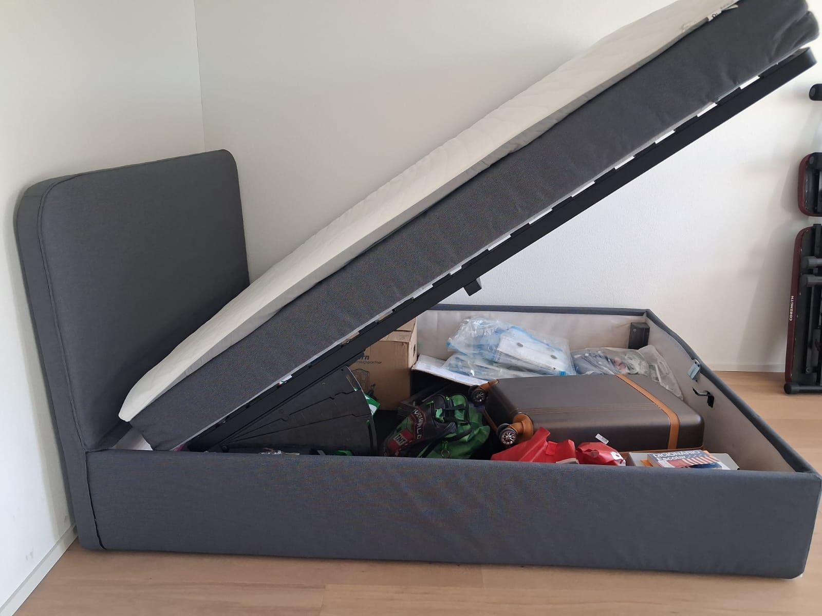 Ikea Betten: Double Bed with Headboard & Mattress – Gebraucht aus Horw von jon_g9bq 2