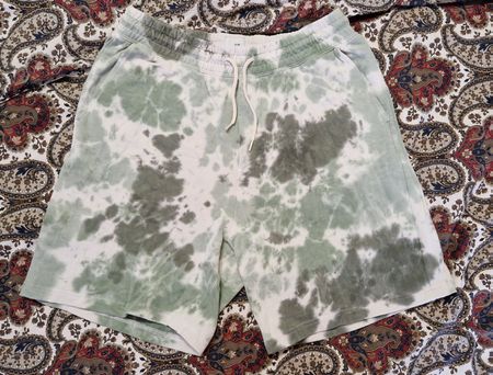 H&M Herren Sommer-Shorts, Grösse M, Batik-Muster, Top!