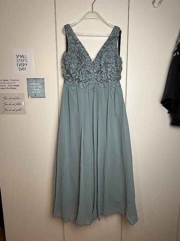 Robes: Ballkleid – D'occasion à Reigoldswil par schweizer311