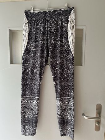 Leggings bedruckt mit Fluegeldesign gebraucht