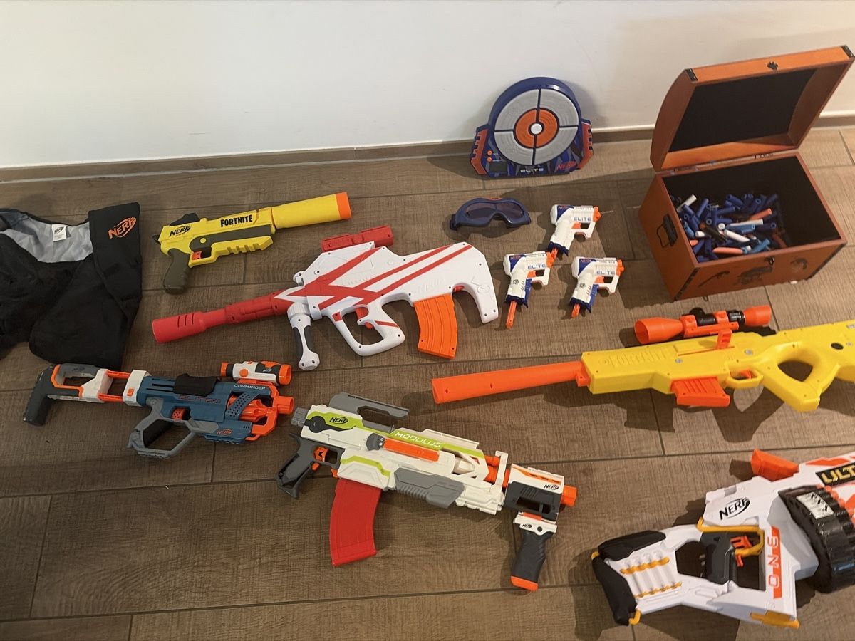 Nerf Jouets: Nerf Blaster Set mit Zubehör  – D'occasion à Zürich par marina76 2