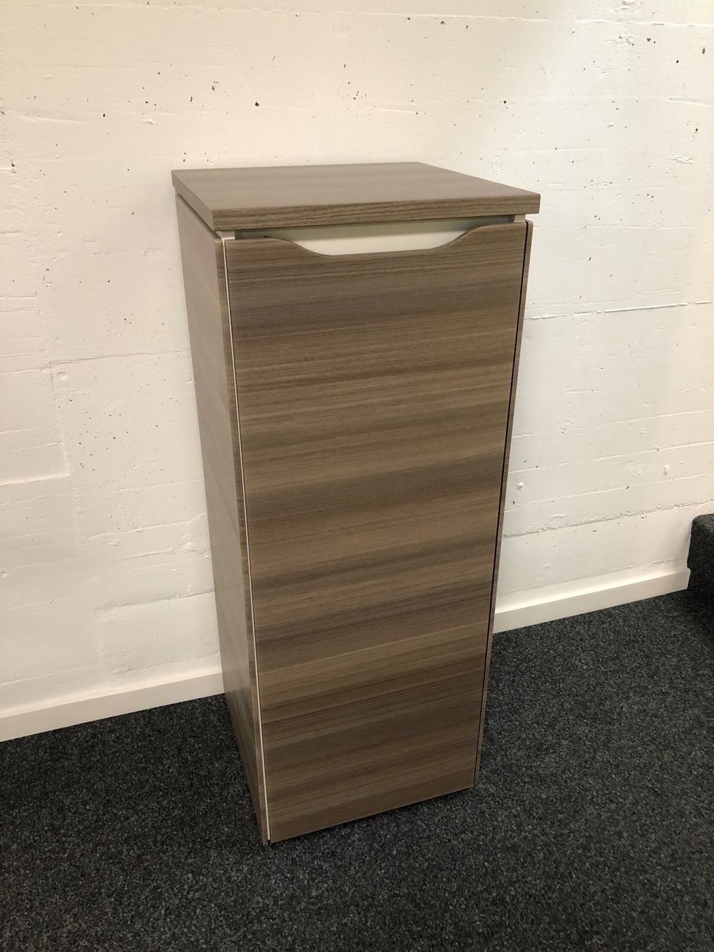 Garderobe: Hochschrank, grau – Neu (gemäss Beschreibung) aus Lupsingen von McFly12